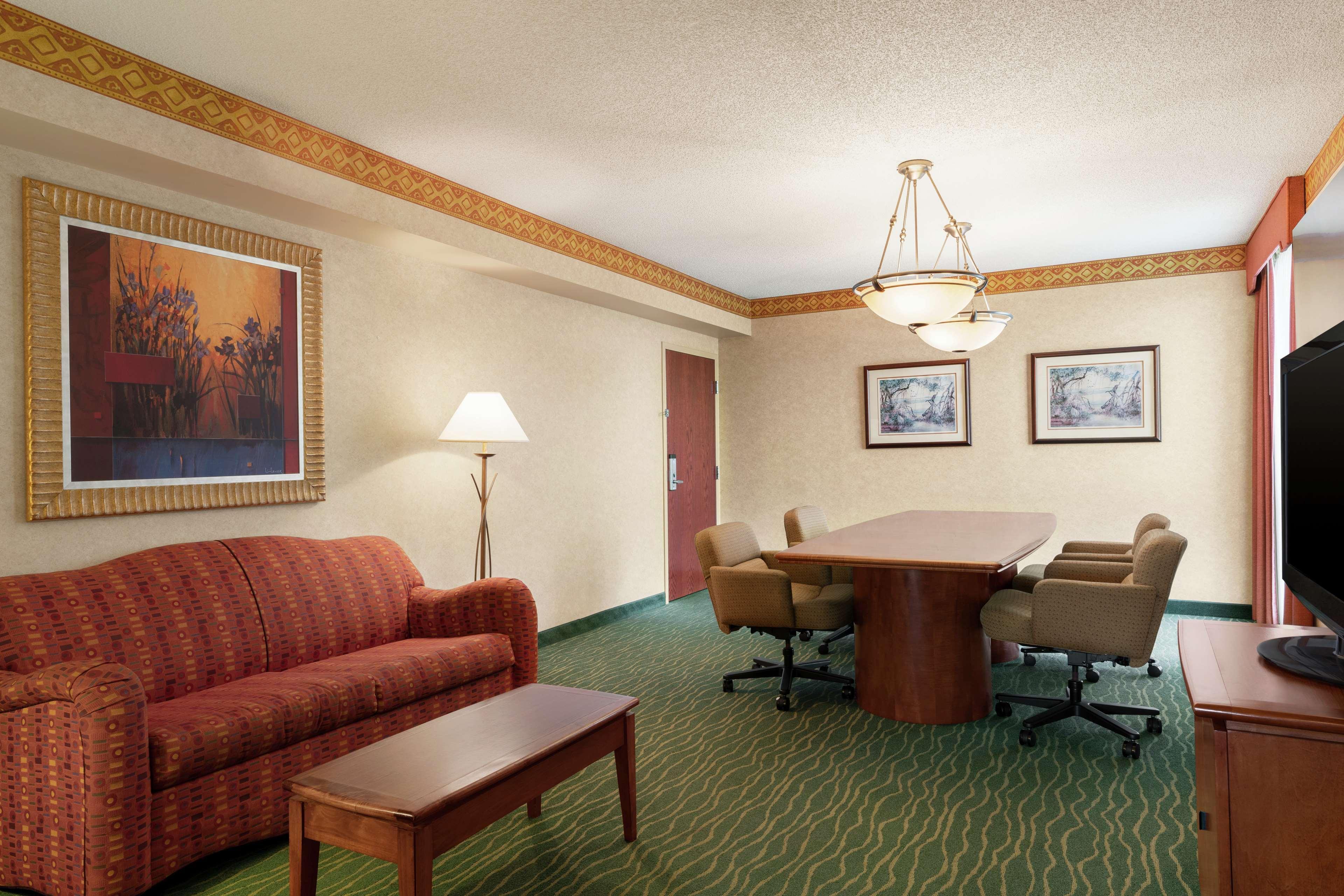 Embassy By Hilton Usf Near Busch Gardens Hotel Tampa