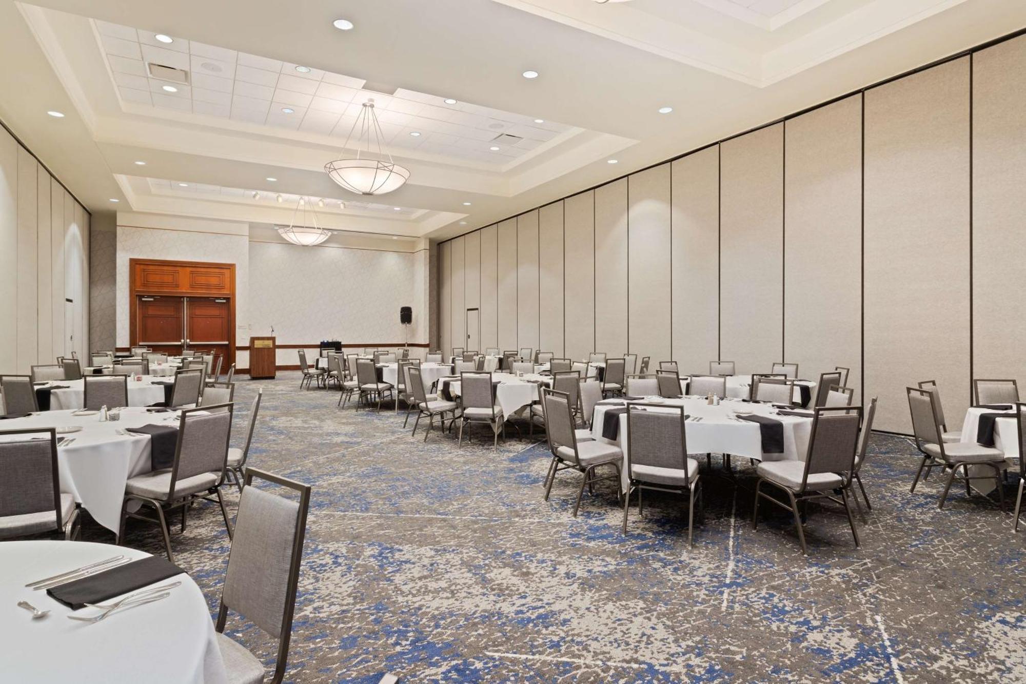 Embassy By Hilton Usf Near Busch Gardens 3*