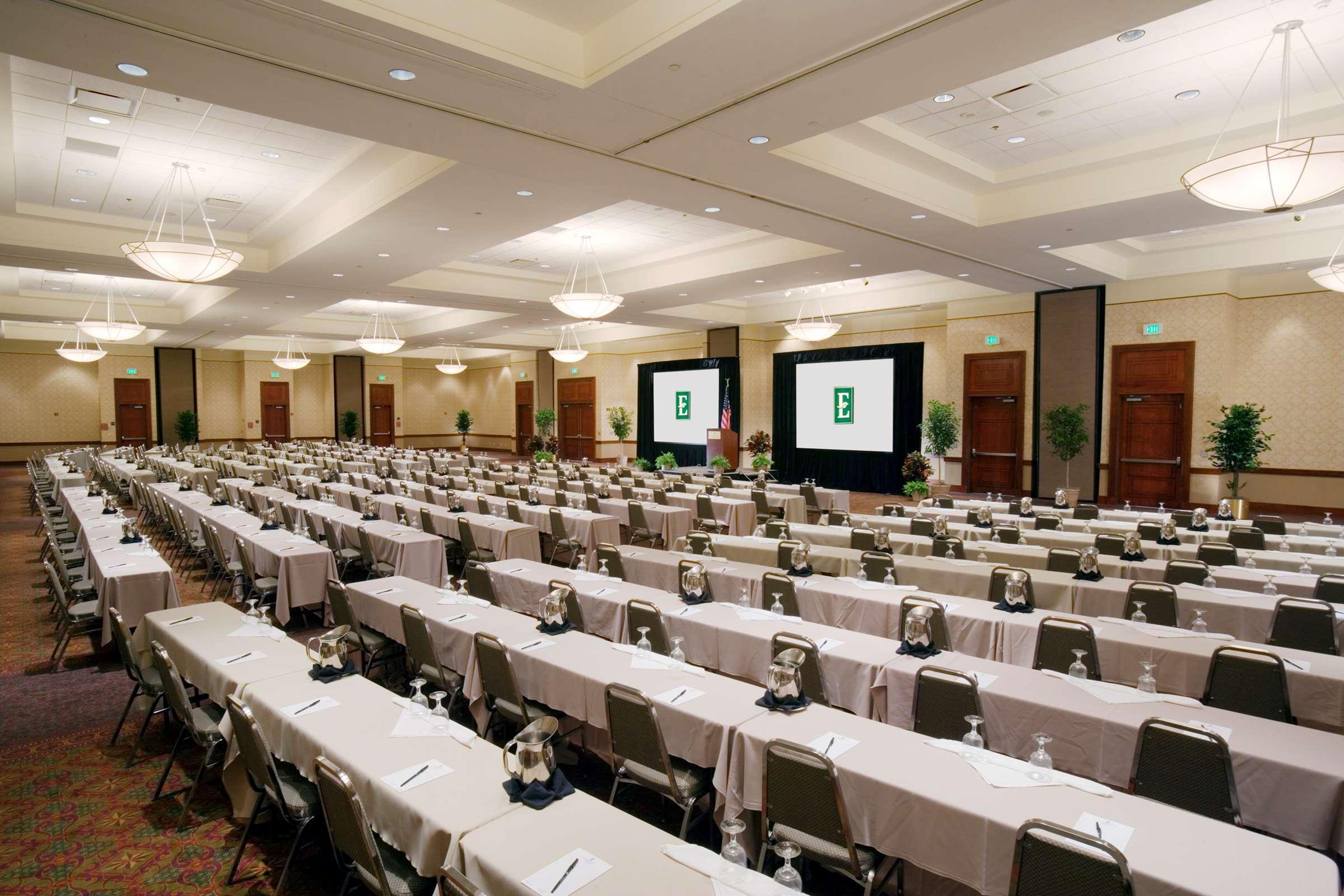 Hotel Embassy - Usf / Busch Gardens 3*