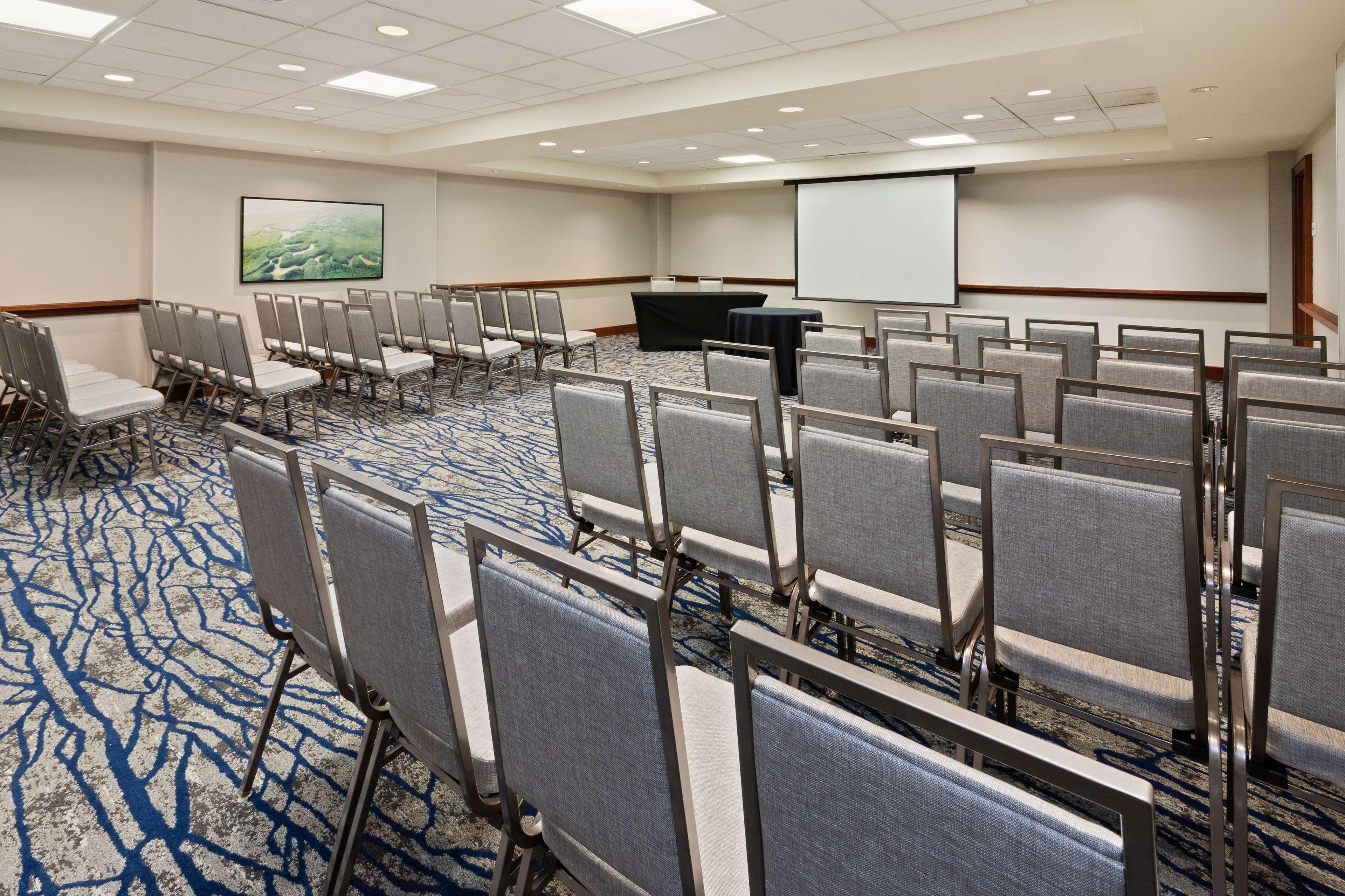 Embassy - Usf / Busch Gardens Hotel 3*
