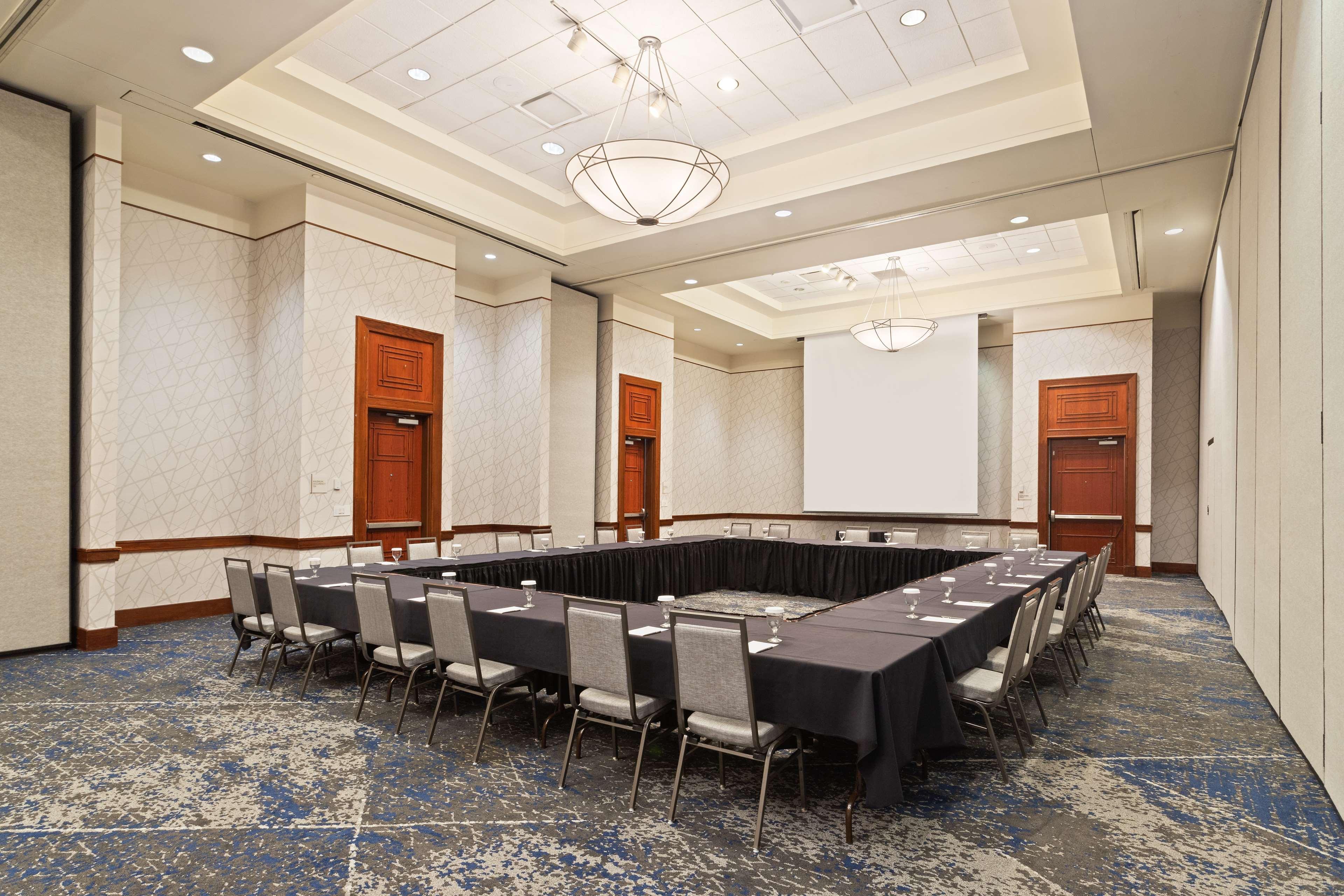 Hotel Embassy - Usf / Busch Gardens 3*