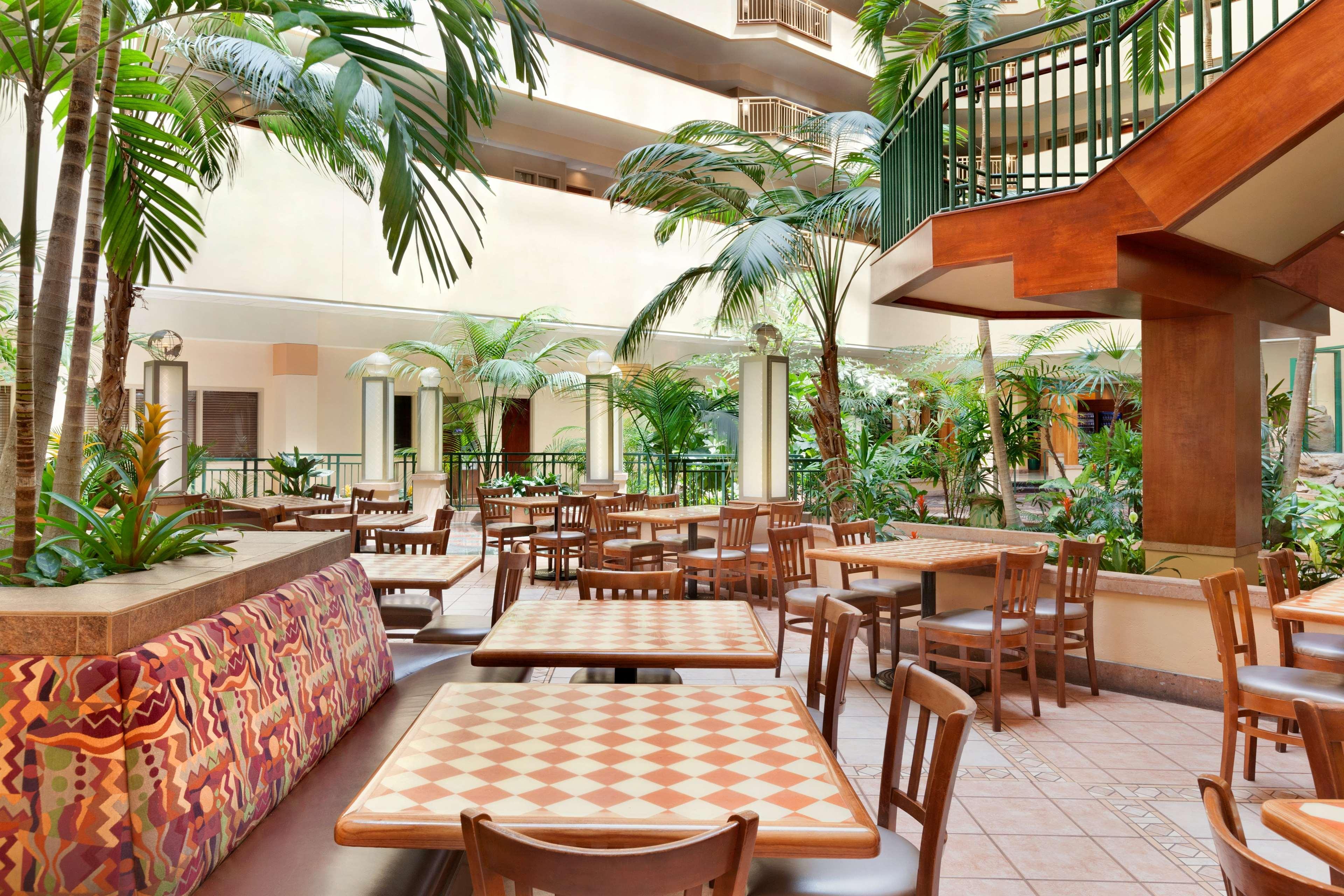 Hotel Embassy - Usf / Busch Gardens 3*