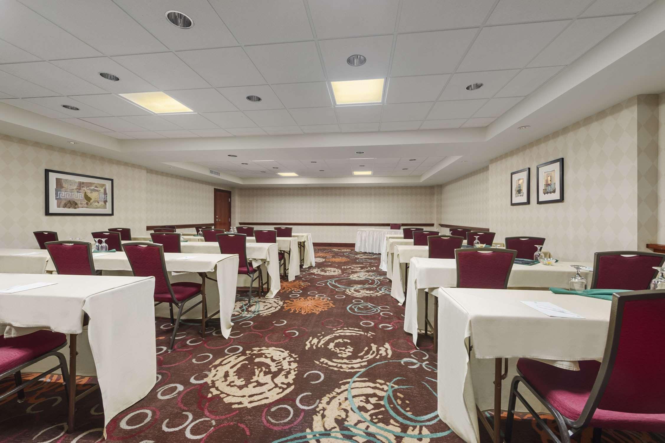 Embassy - Usf / Busch Gardens Hotel 3*